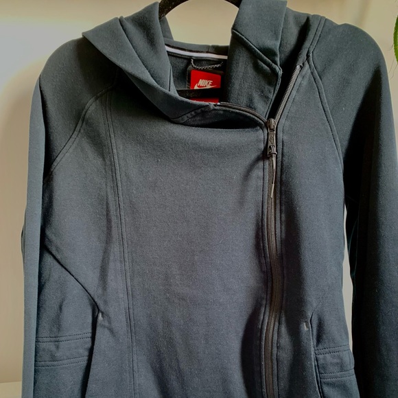 Nike Tech Fleece Cape - Picture 2 of 7